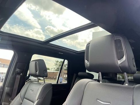 Used 2022 Cadillac Escalade Premium Luxury AWD/4WD image 21