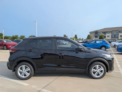 New 2025 Nissan Kicks Play S image 3