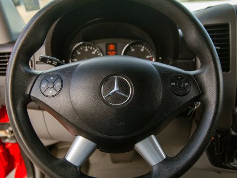 Used 2016 Mercedes-Benz Sprinter 2500 image 17