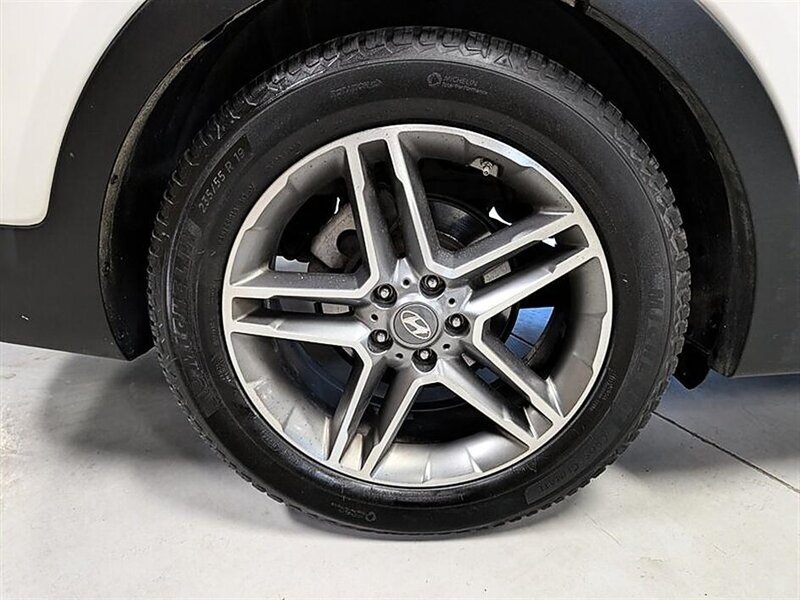 Used 2017 Hyundai Santa Fe FWD image 13