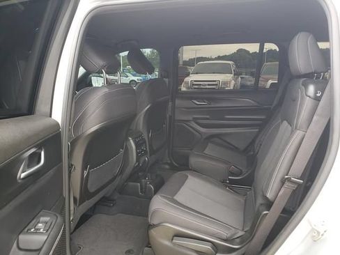 Used 2024 Jeep Grand Cherokee L Laredo AWD/4WD image 13