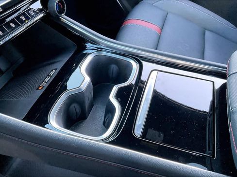 Used 2024 Chevrolet Traverse RS image 17