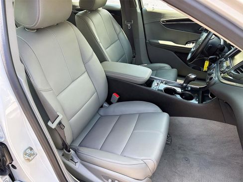 Used 2017 Chevrolet Impala LT w/ Leather Package image 28