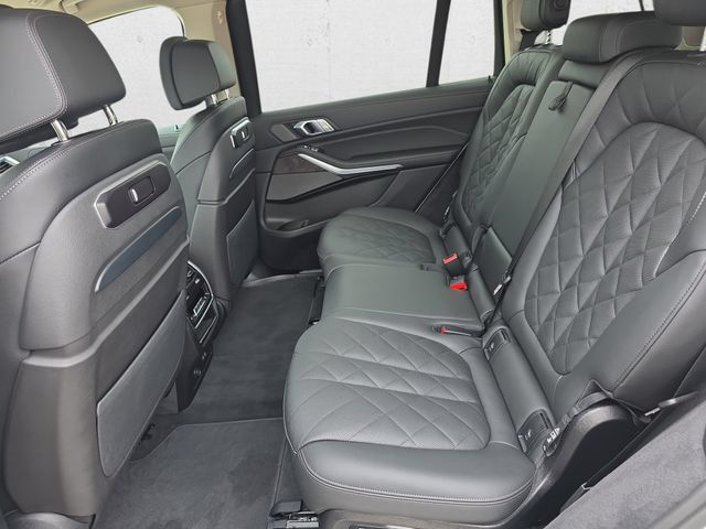 Used 2026 BMW X7 xDrive40i AWD/4WD image 17