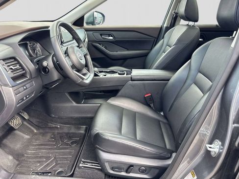 Used 2023 Nissan Rogue SV w/ SV Premium B Package image 8