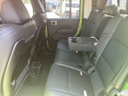 New 2025 Jeep Gladiator Sport image 25