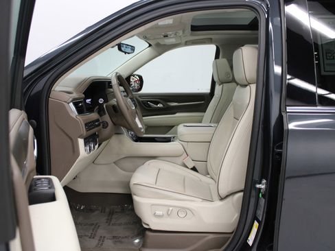 Used 2022 GMC Yukon Denali w/ Denali Premium Package image 19