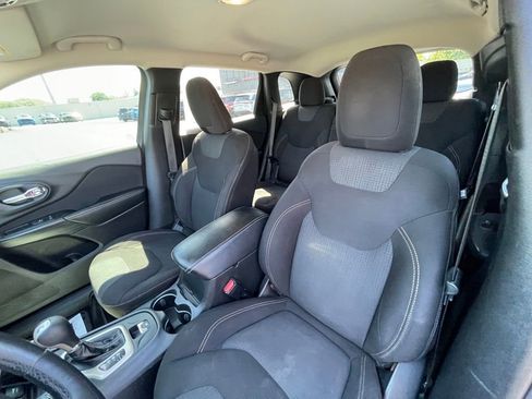 Used 2015 Jeep Cherokee Latitude w/ Cold Weather Group AWD/4WD image 17