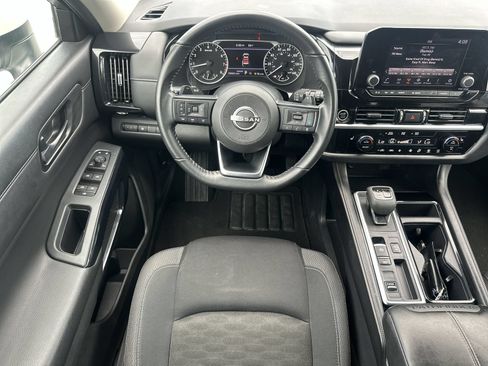 Used 2024 Nissan Pathfinder SV FWD image 17