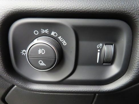 Used 2025 RAM 2500 Big Horn AWD/4WD image 59