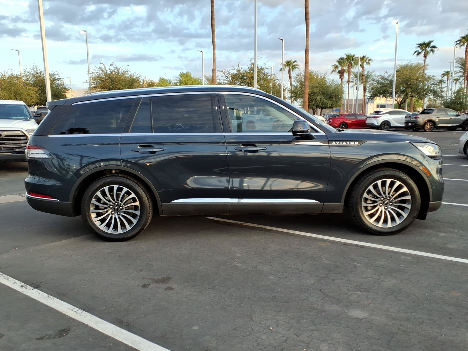 Used 2022 Lincoln Aviator Reserve w/ Elements Package Plus RWD image 3