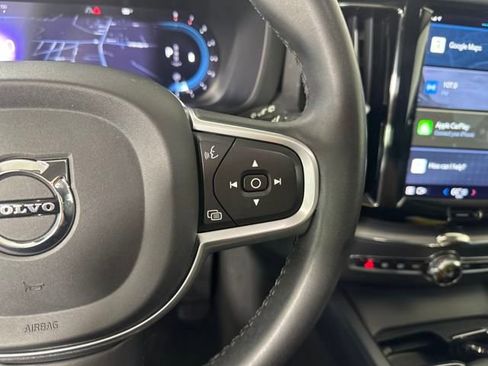 Used 2022 Volvo XC60 B5 Momentum image 16