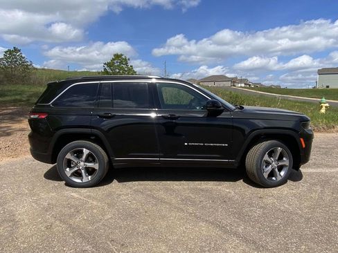 New 2026 Jeep Grand Cherokee Limited w/ Luxury Tech Group II RWD image 7