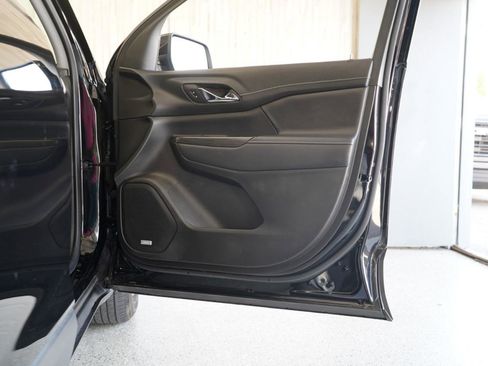 Used 2023 GMC Acadia SLT image 33