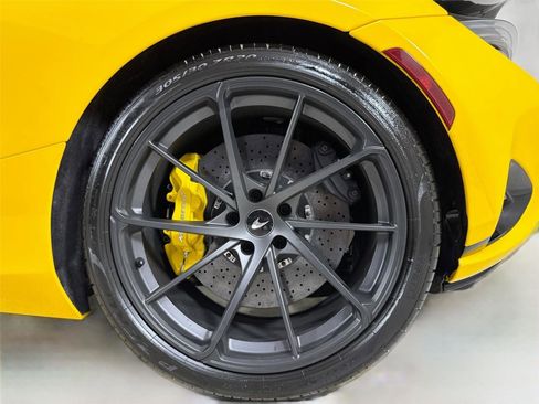 Used 2024 McLaren 750S Spider image 34