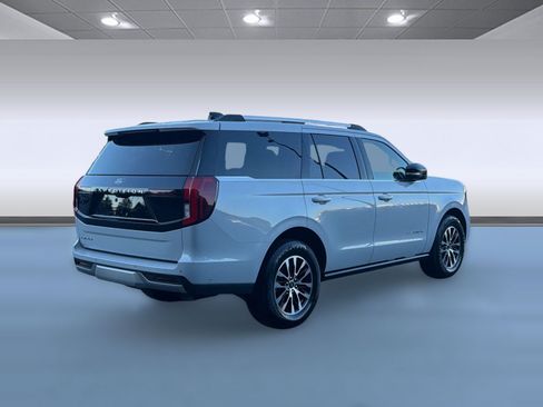 Used 2025 Ford Expedition Platinum AWD/4WD image 9