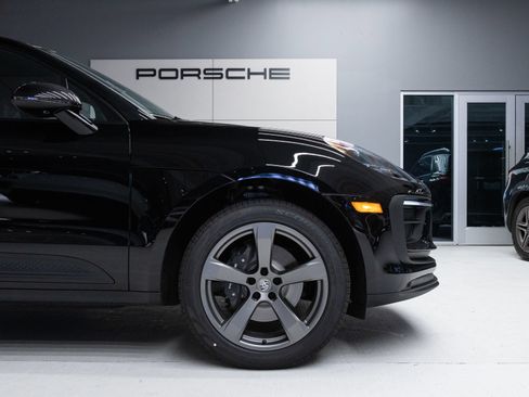 Certified 2026 Porsche Macan AWD/4WD image 11
