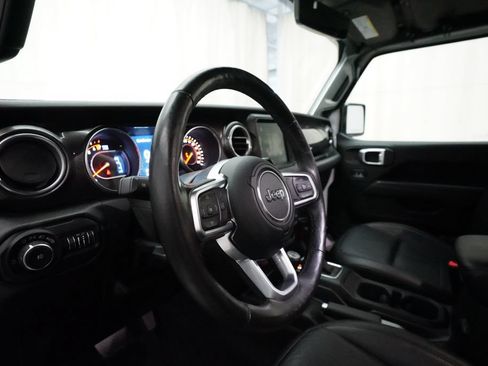Used 2019 Jeep Wrangler Unlimited Sahara AWD/4WD image 8