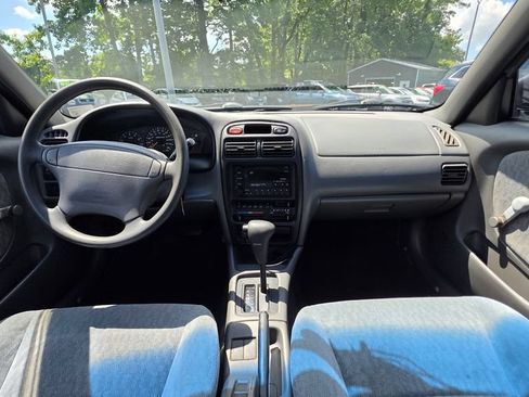 Used 2002 Suzuki Esteem GLX FWD image 11