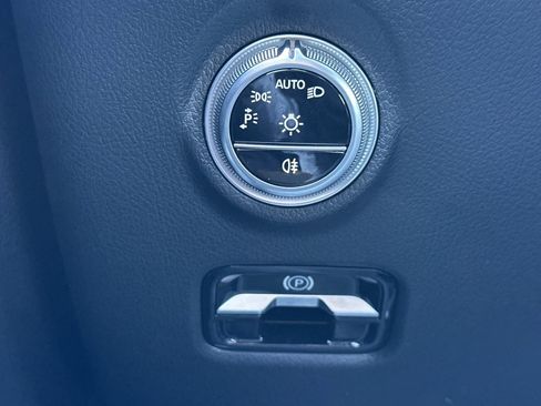 Certified 2025 Mercedes-Benz C 300 Sedan image 30