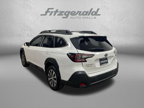 Used 2025 Subaru Outback Premium AWD/4WD image 3