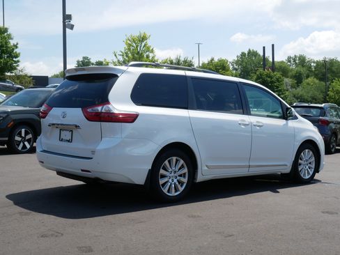 Used 2017 Toyota Sienna Limited Premium AWD/4WD image 6