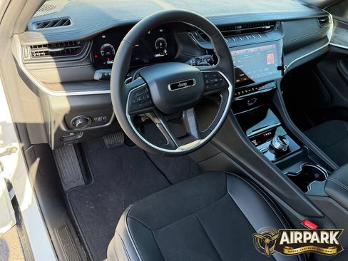 New 2026 Jeep Grand Cherokee Altitude AWD/4WD image 15