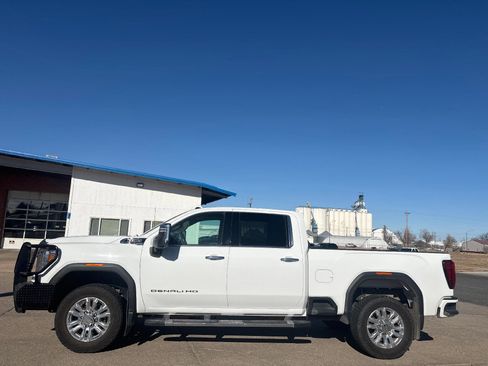 Used 2022 GMC Sierra 2500 Denali image 2