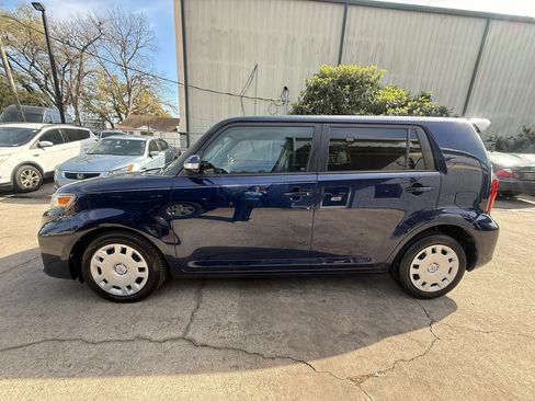 Used 2015 Scion xB Hatchback 4D image 4