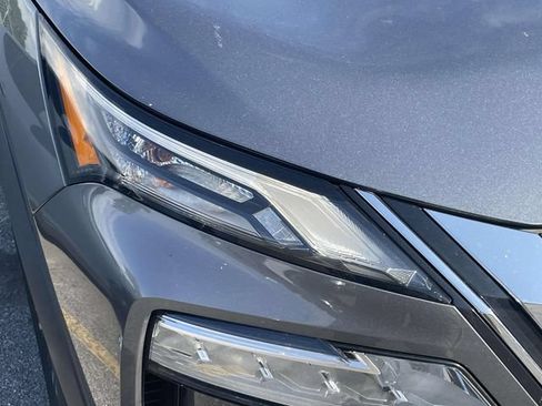 Used 2023 Nissan Rogue SV FWD image 8