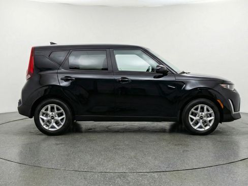 Used 2025 Kia Soul LX image 11