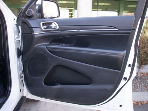 Used 2022 Jeep Grand Cherokee Limited image 19