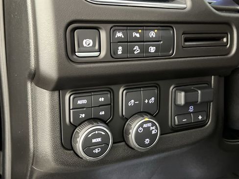 Used 2024 Chevrolet Tahoe Z71 w/ Z71 Off-Road Package AWD/4WD image 32