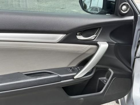 Used 2018 Honda Civic Touring image 12