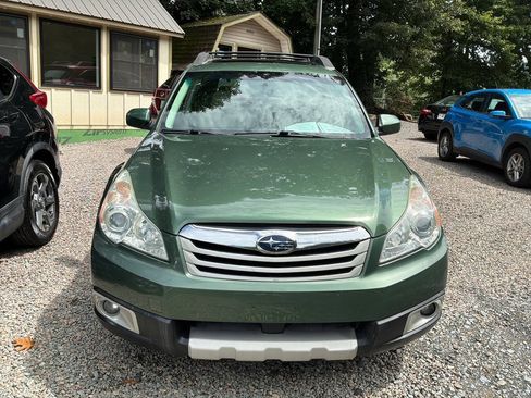 Used 2011 Subaru Outback 3.6R Limited w/ PWR Moonroof Pkg AWD/4WD image 3