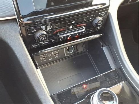 New 2025 Jeep Grand Cherokee Altitude AWD/4WD image 19