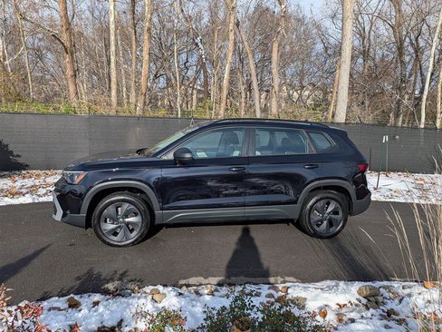 Certified 2025 Volkswagen Taos S image 2