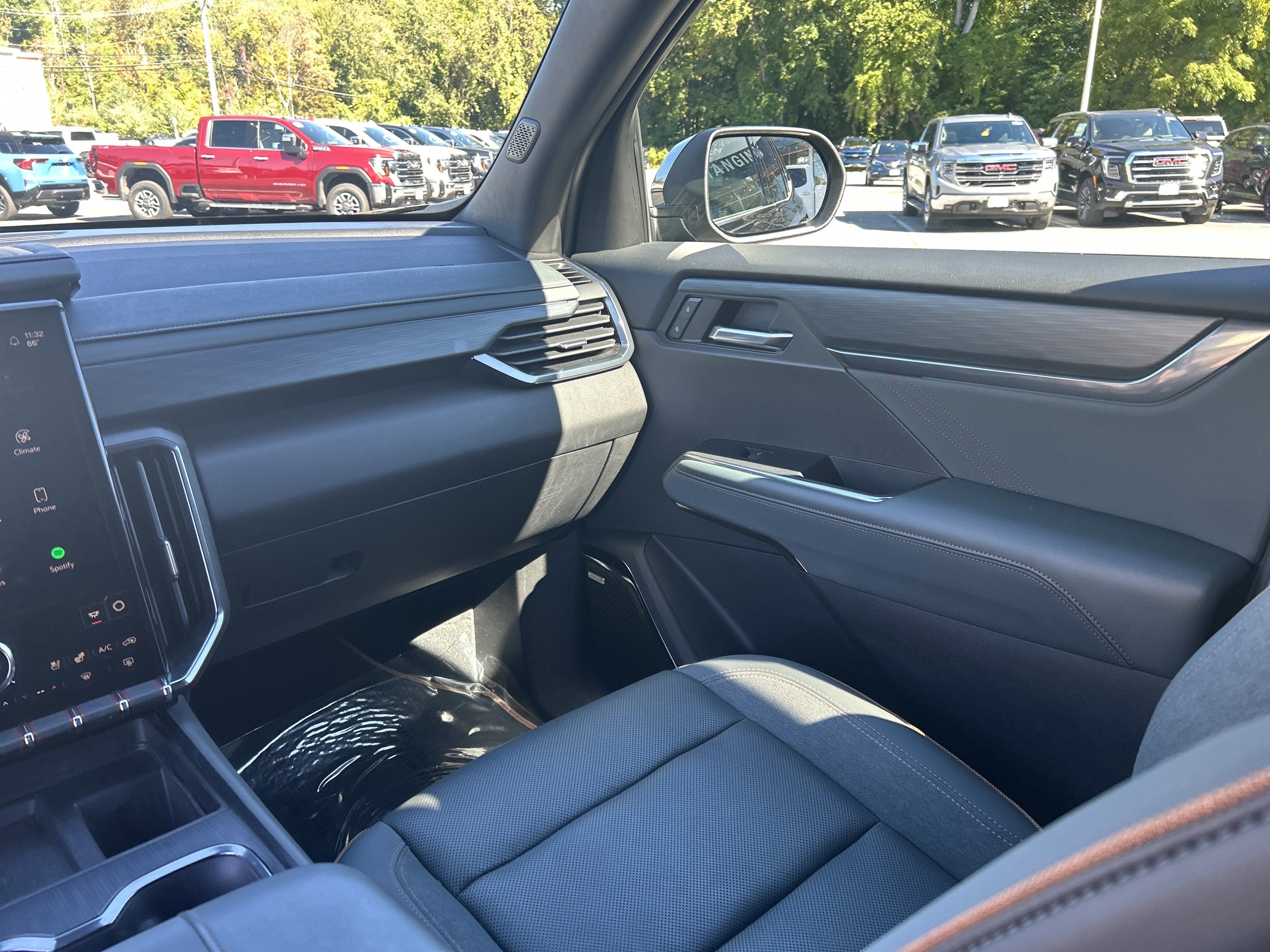 Used 2024 GMC Acadia AT4 w/ Luxury Package AWD/4WD image 33