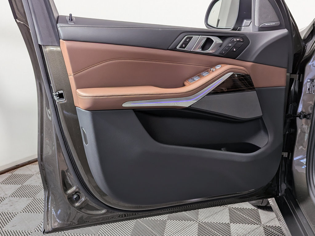 Certified 2025 BMW X7 xDrive40i AWD/4WD image 16