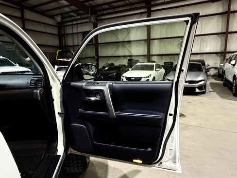 Used 2023 Toyota 4Runner SR5 Premium w/ Moonroof Package AWD/4WD image 24