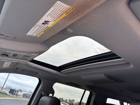 Used 2015 Chevrolet Suburban LTZ image 28