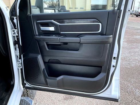 Used 2024 RAM 2500 Big Horn image 17