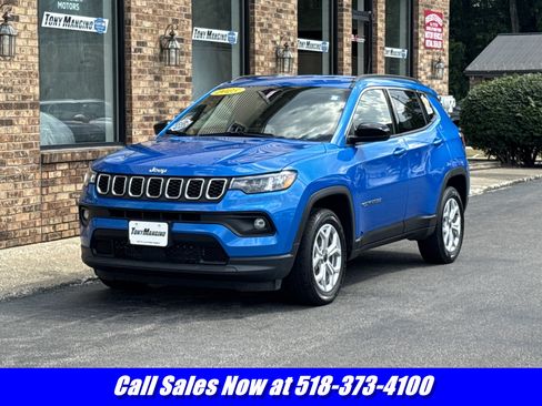 Used 2025 Jeep Compass Latitude AWD/4WD image 1