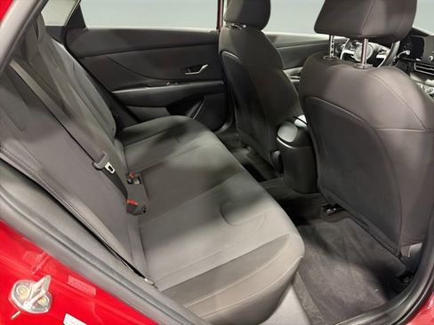 Used 2023 Hyundai Elantra SE image 31