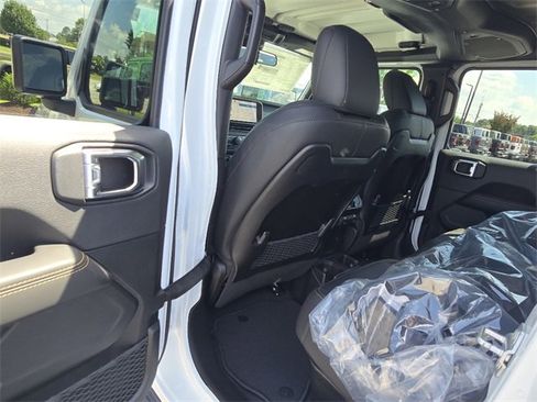 New 2025 Jeep Gladiator Sport image 5