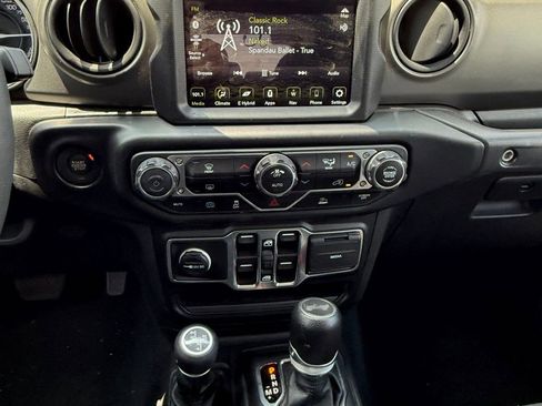 Used 2023 Jeep Wrangler Unlimited w/ 8.4" Radio Group AWD/4WD image 8