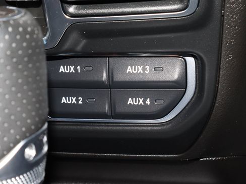 Used 2024 Jeep Gladiator Mojave w/ Technology Group image 27