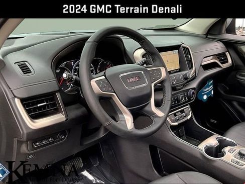 Used 2024 GMC Terrain Denali w/ Denali Premium Package image 20