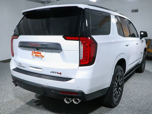 Used 2023 GMC Yukon AT4 w/ Technology Package AWD/4WD image 7