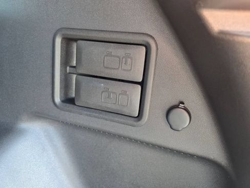 Used 2023 GMC Terrain SLE w/ LPO, Floor Liner Package AWD/4WD image 39